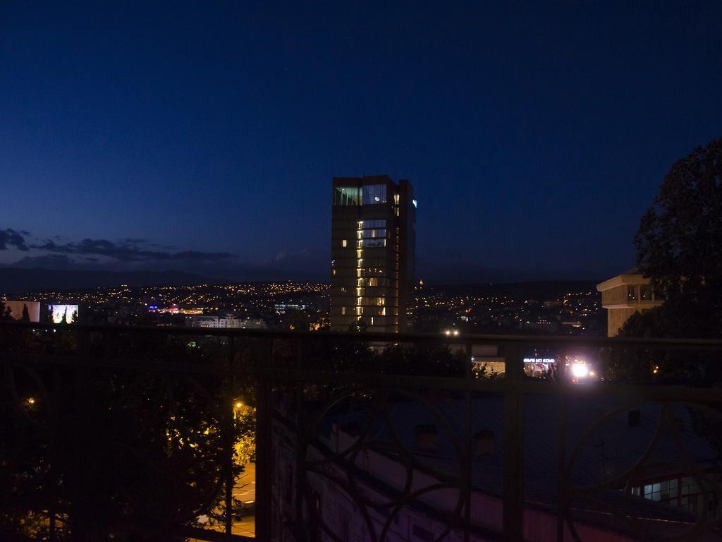 Griboedov Hostel & Suites Tbilisi Bagian luar foto