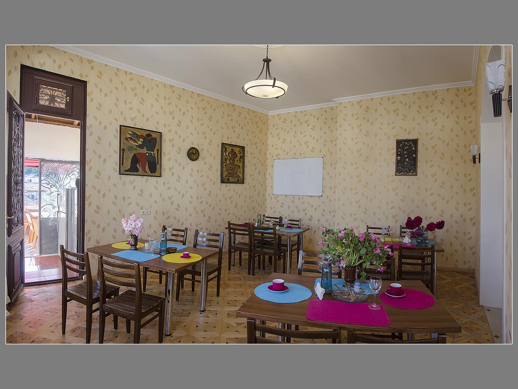 Griboedov Hostel & Suites Tbilisi Bagian luar foto