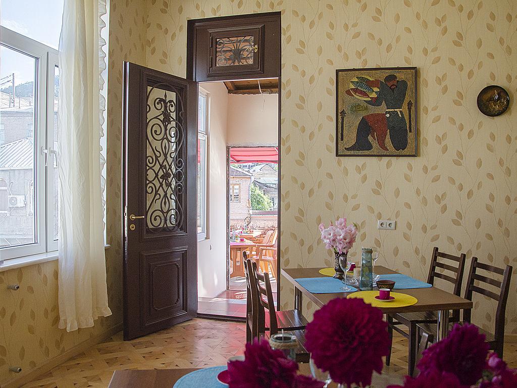 Griboedov Hostel & Suites Tbilisi Bagian luar foto