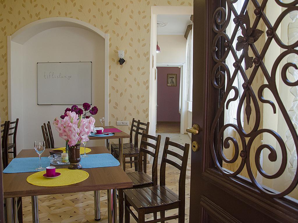 Griboedov Hostel & Suites Tbilisi Bagian luar foto