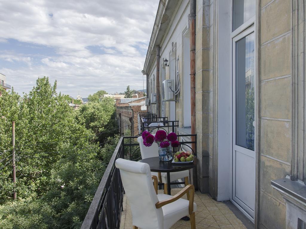 Griboedov Hostel & Suites Tbilisi Bagian luar foto