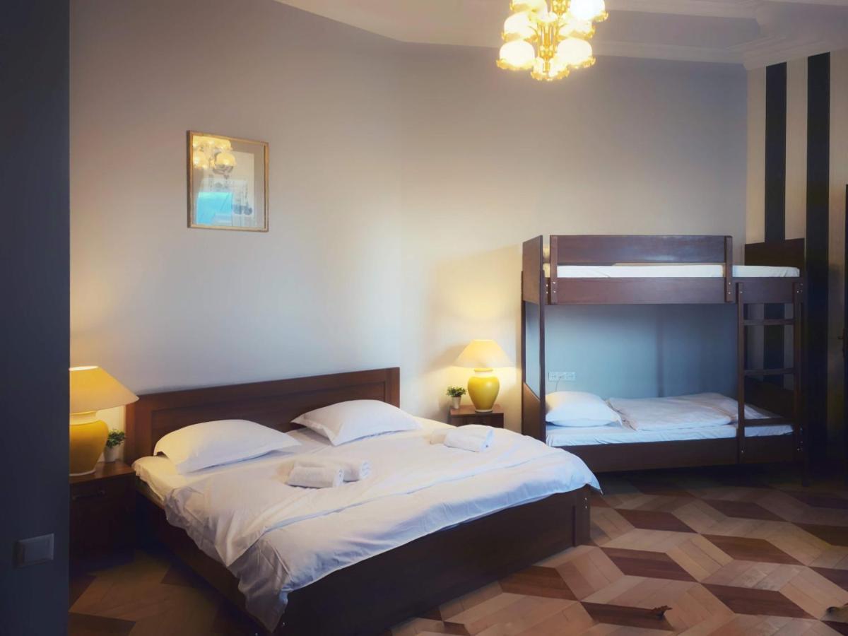 Griboedov Hostel & Suites Tbilisi Bagian luar foto