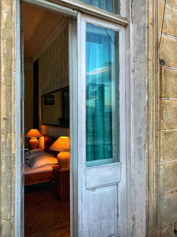 Griboedov Hostel & Suites Tbilisi Bagian luar foto