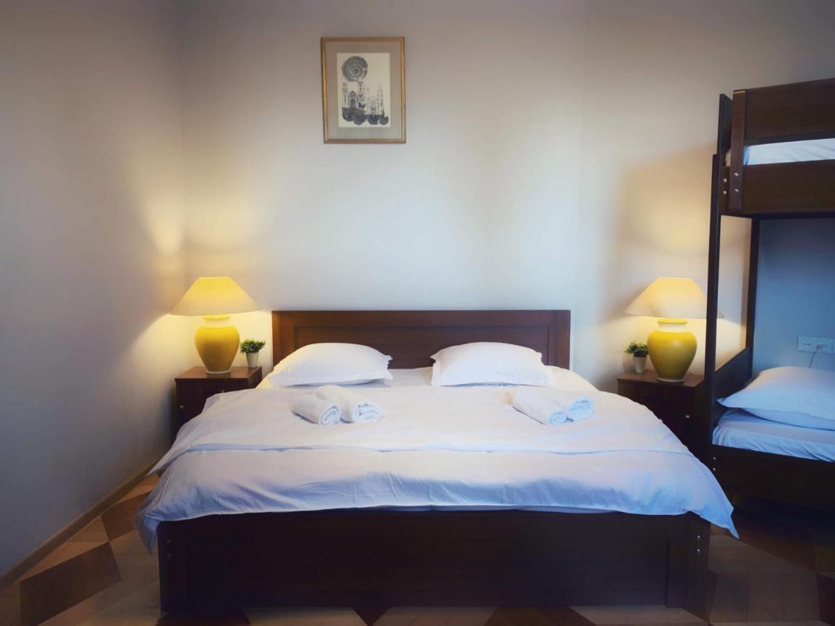Griboedov Hostel & Suites Tbilisi Ruang foto